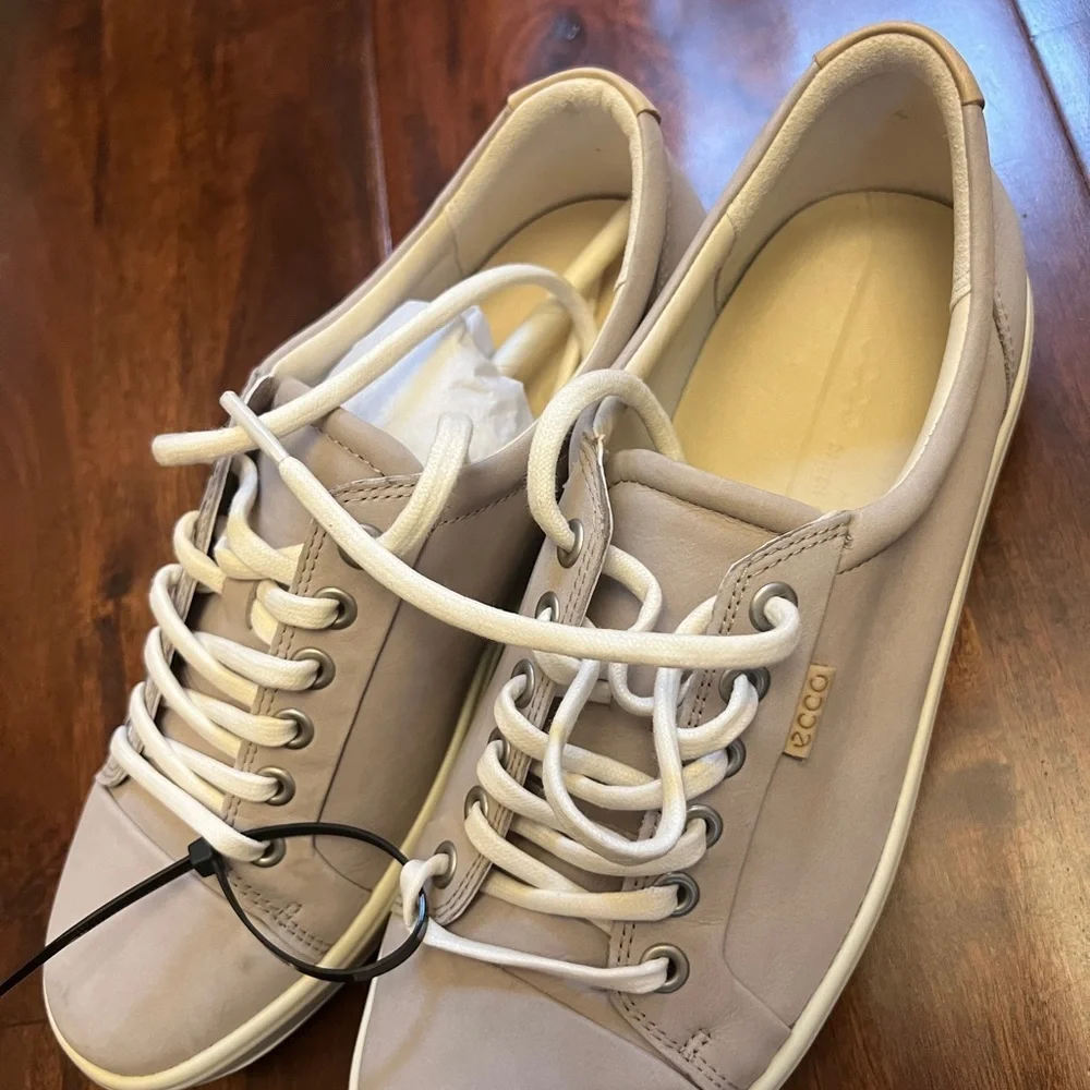 ECCO WOMEN'S SOFT size 8-8.5 SNEAKER gray Leather